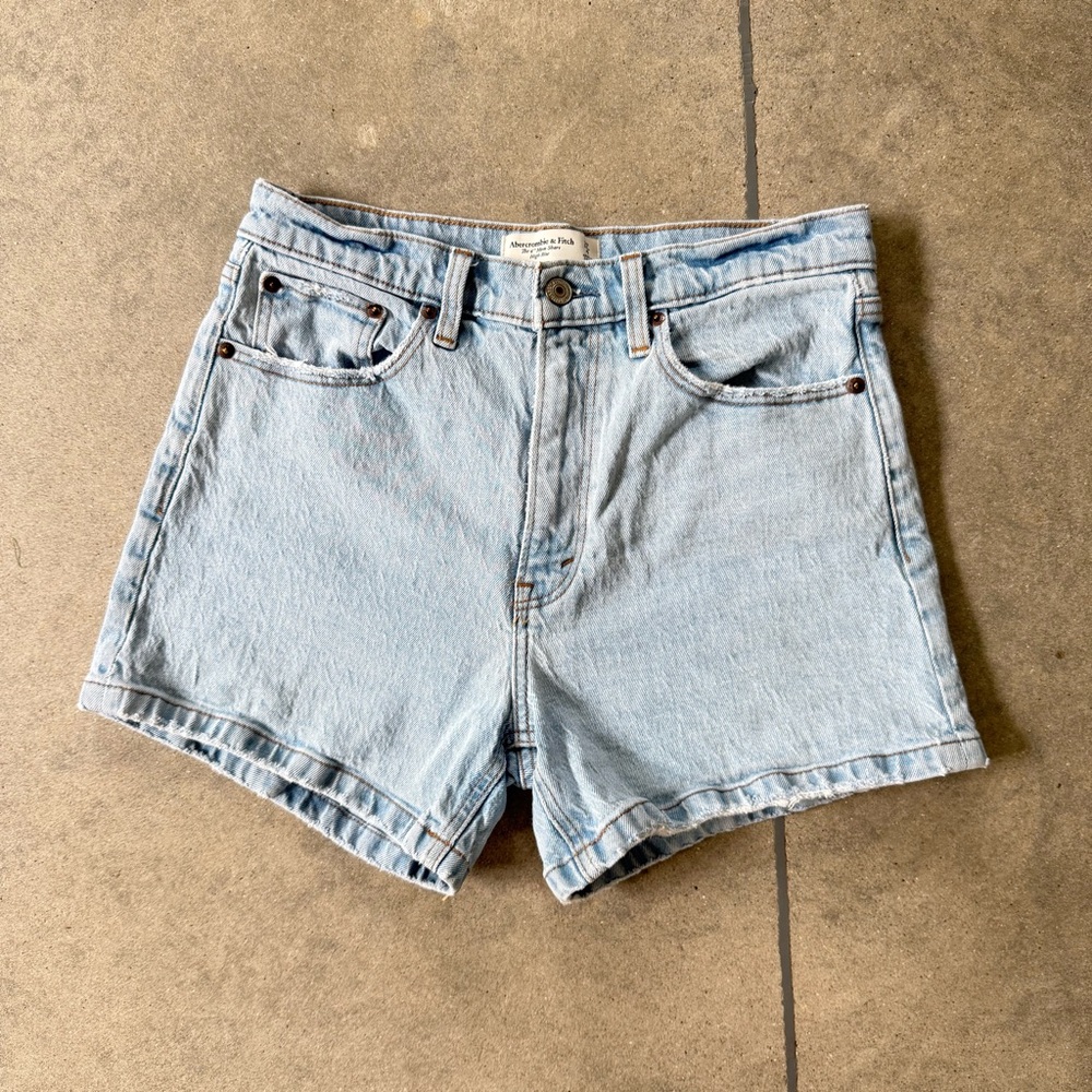 Abercrombie & Fitch The 4” Mom Short High Rise